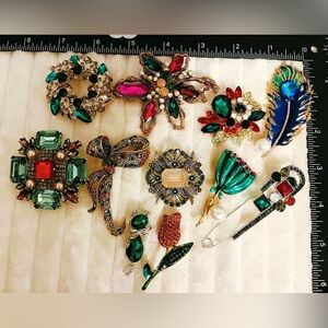 Lot of 11 Vtg Style Heavy Detailed Brooch Pins Emerald Green Rhinestone Flower
